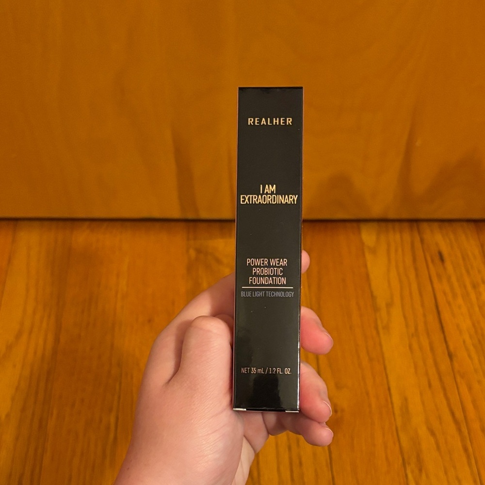 RealHer I Am Extraordinary Foundation Shade Porcelain